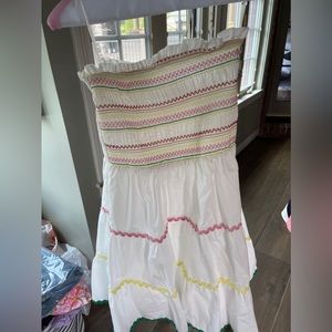 Strapless Rickrack Design. Small.